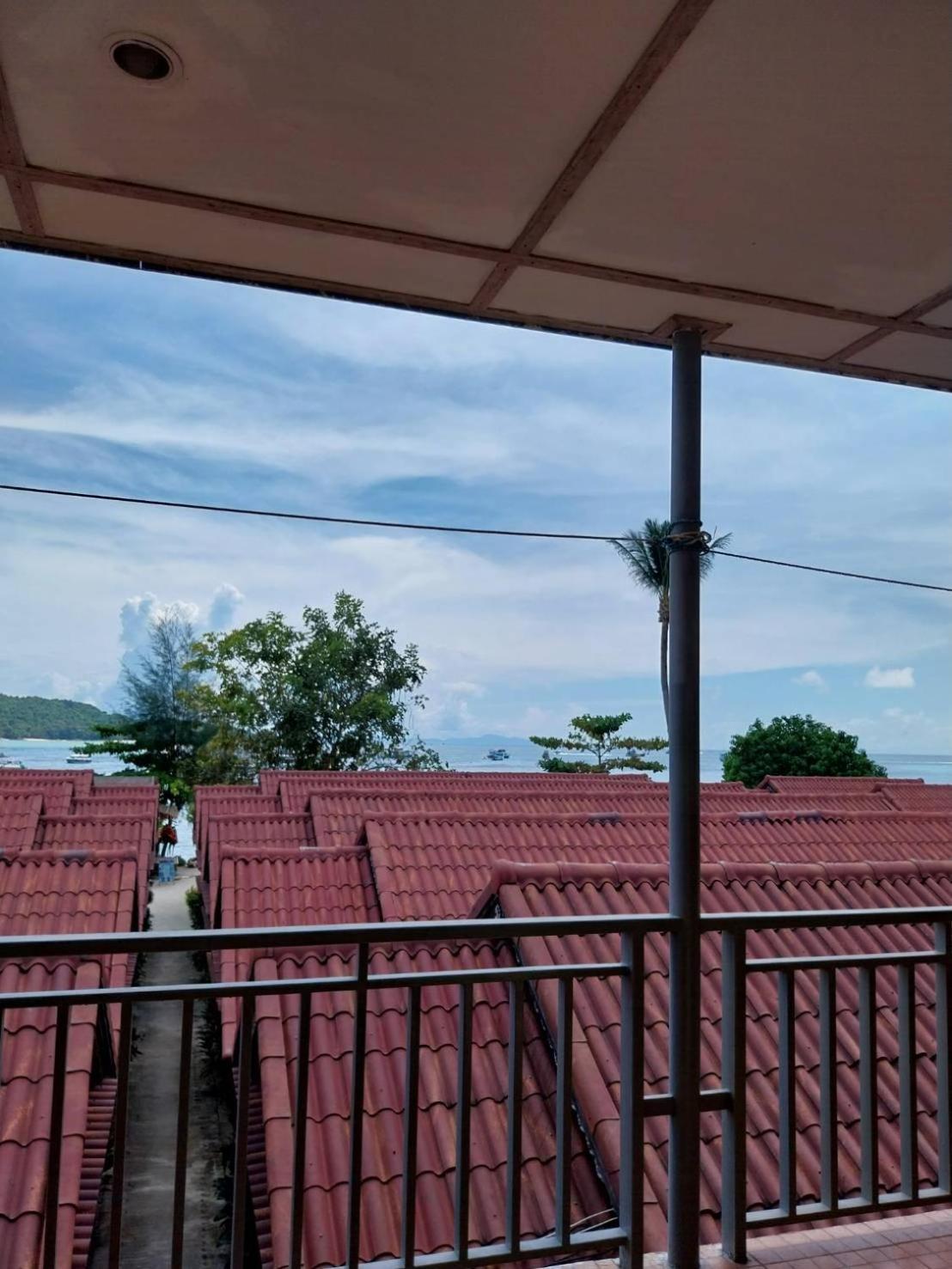 Phi Phi Sand Sea View Resort Экстерьер фото
